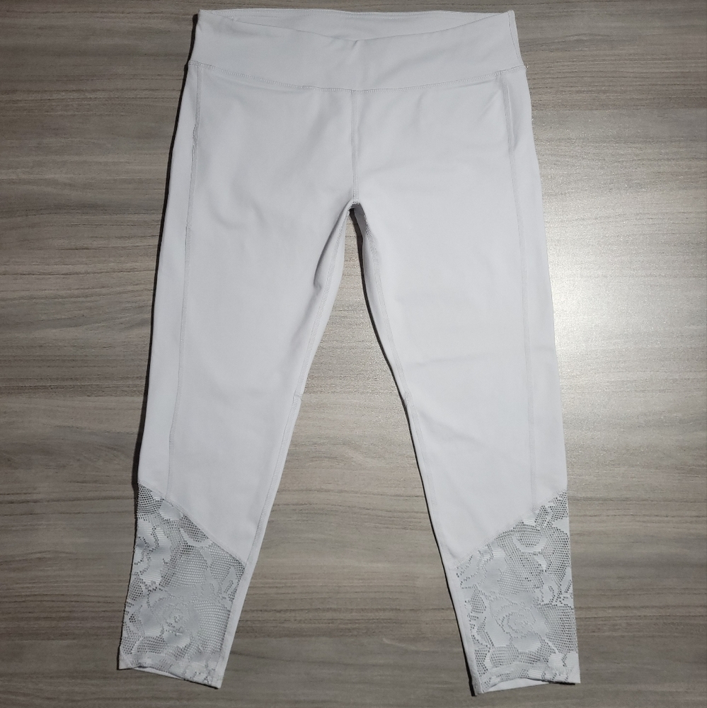 Fabletics Salar Mesh Powerhold Compression Capri … - image 1